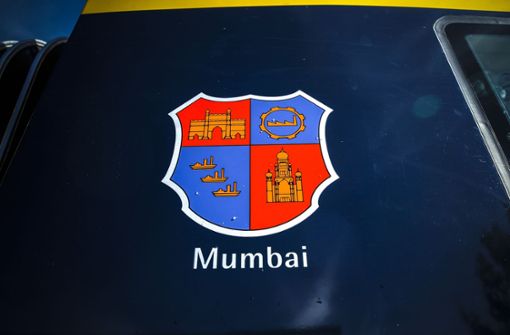Das Wappen der indischen Partnerstadt Mumbai auf einer Stuttgarter Stadtbahn. Foto: Lichtgut/Leif Piechowski