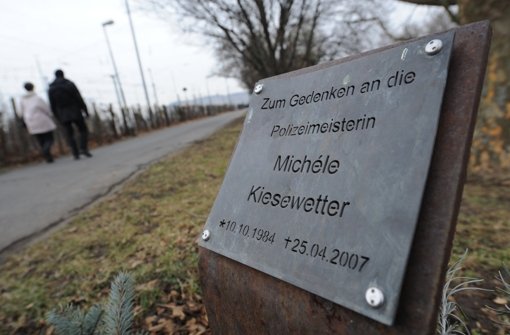 Gedenktafel für die getötete Polizistin Michele Kiesewetter Foto: dpa