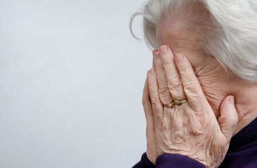 Der Verdächtige soll mehrere Seniorinnen misshandelt haben. (Symbolbild) Foto: Shutterstock