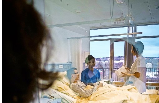 Pflegeberuf und Krankenhausalltag stellen an Fachkräfte hohe Anforderungen. Foto: Lichtgut/Max Kovalenko