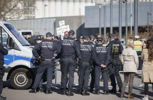 Die Polizei als ständige Prozessbegleitung  in Stammheim Foto: Lichtgut/Julian Rettig