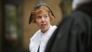 Stephanie Lauppe verkörpert Margaretha Maicklerin, die im 17. Jahrhundert in Fellbach lebte. Foto: Gottfried Stoppel