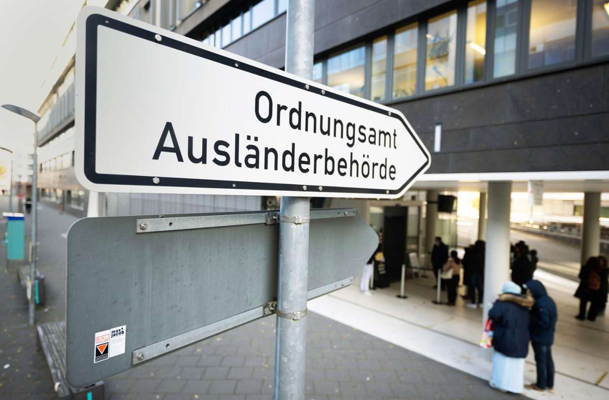 Der Weg zu einem Job in Deutschland ist für Ausländer voller Hürden. Foto: dpa/Sebastian Gollnow
