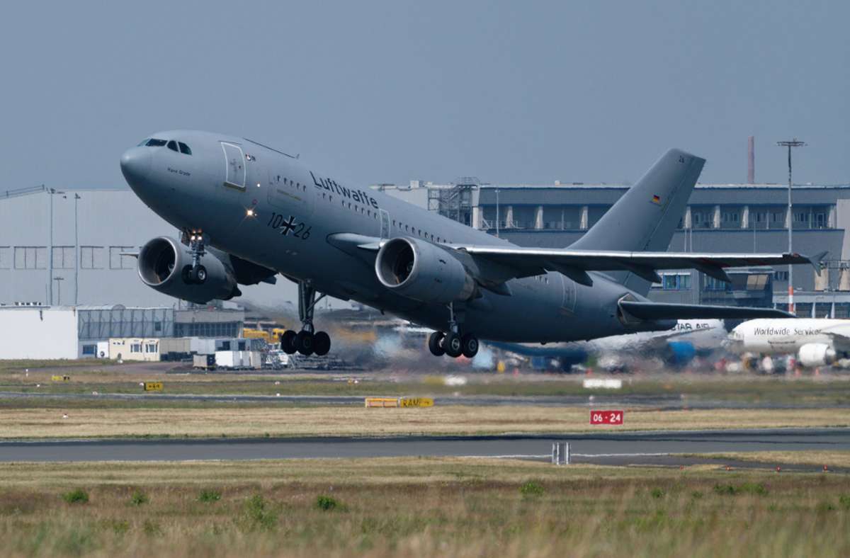 Mit einem Airbus A310 MedEvac der Bundeswehr werden die Verletzten ausgeflogen. Foto: dpa/Henning Kaiser