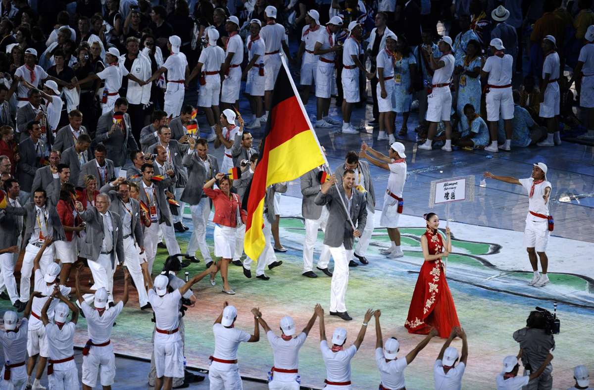 Basketball-Superstar Dirk Nowitzki führte die deutsche Delegation bei den Sommerspielen 2008 in Peking bei der Eröffnungsfeier an. Foto: imago/Laci  Perenyi