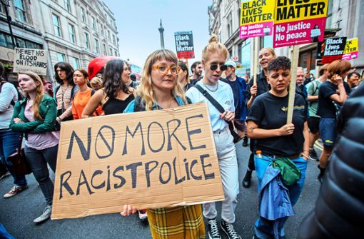 Tausende haben in  London im September 2022 nach dem gewaltsamen Tod des 24-jährigen Chris Kaba gegen rassistische Polizeigewalt protestiert. Foto: imago/T/ayfun Salci