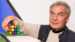 Es war der ungarische Bauingenieur und Architekt Erno Rubik, der sich das Nerd-Spielzeug 1974 ausgedacht hatte. Ursprünglich wollte er damit seinen Studenten helfen, ihr räumliches Denkvermögen zu verbessern. Foto: Guenter Meier/Guenter Meier