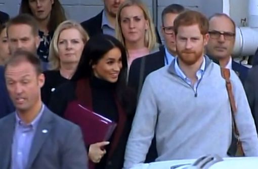 Herzogin Meghan und Prinz Harry sind am Montagmorgen in Australien angekommen, wo sie ihre erste gemeinsame Auslandsreise antreten. Gleichzeitig hatte der britische Palast die Baby-Nachricht veröffentlicht. Foto: ABC
