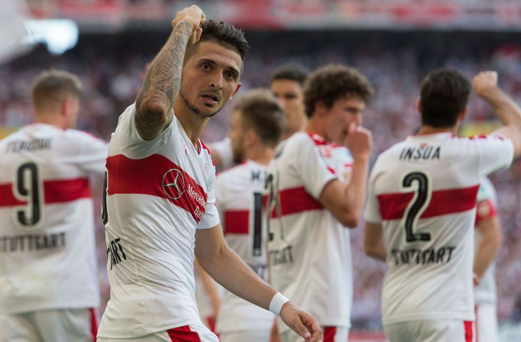 Nicht nur der Erfolg kehrte an den Neckar zurück: Das VfB-Trikot der Aufstiegssaison 2017 erinnerte optisch stark an die früheren Trikots des VfB Stuttgart.