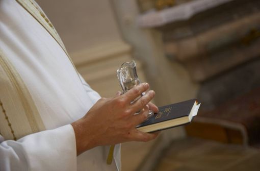 Ein italienischer Priester hat eine Messe per Video übertragen. Foto: imago stock&people/imago stock&peopl