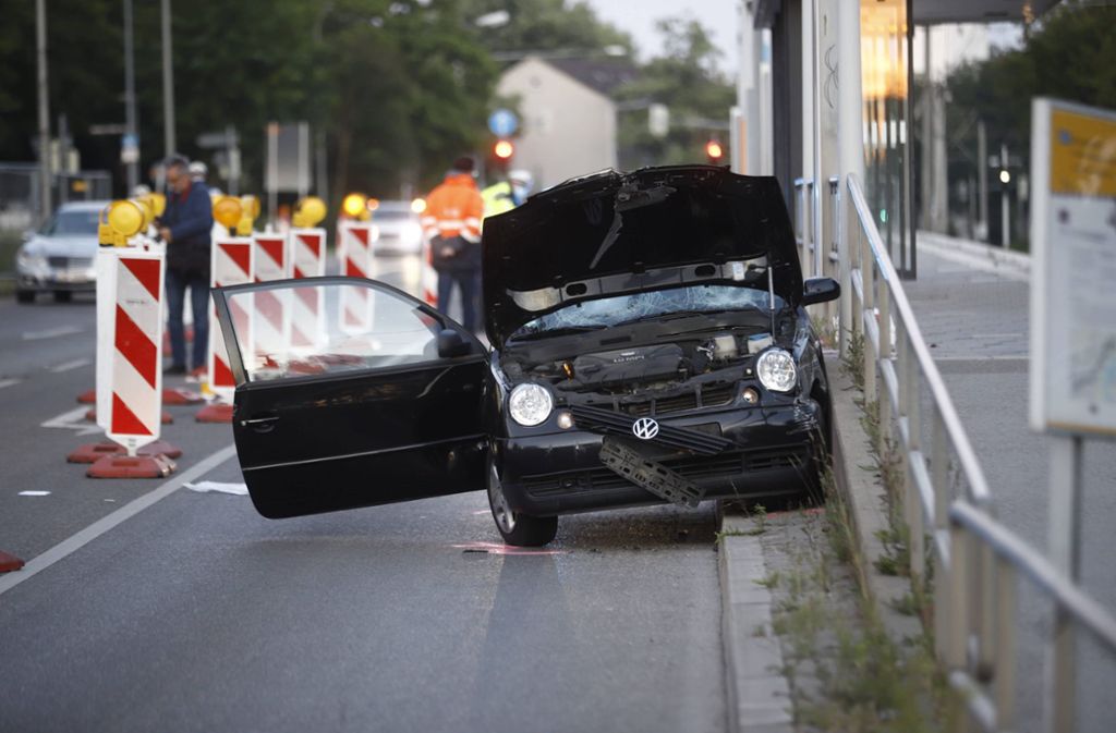 Der VW Lupo ist bei dem Unfall schwer beschädigt worden. Foto: 7aktuell.de/Simon Adomat