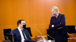 Gesundheitsminister Jens Spahn (CDU) und Familienministerin Franziska Giffey bei der Sitzung des Bundeskabinetts am Mittwoch. Foto: dpa/Markus Schreiber
