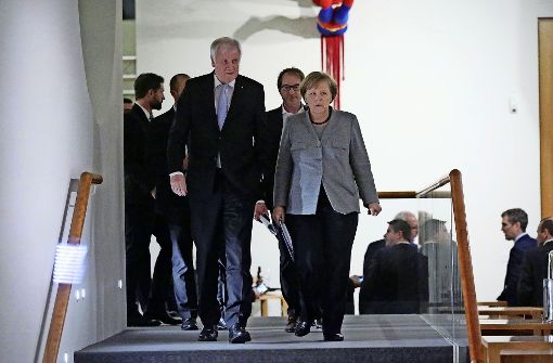 CSU-Chef Horst Seehofer und die CDU-Vorsitzende Angela Merkel in der Berliner Baden-Württemberg-Vertretung Foto: dpa