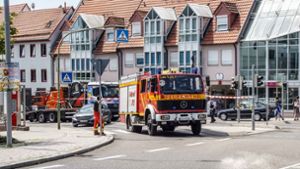 Die Feuerwehr sperrte auch das Gebiet im die Stuttgarter Straße in Leonberg weiträumig ab. Foto: SDMG
