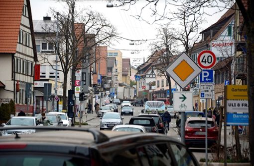 Viele Einwohner leiden unter dem Lärm, den Autos und Lastwagen verursachen  –  wie hier auf der Hauptstraße in Echterdingen. Foto: /Philipp Braitinger