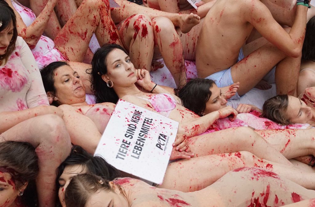 Mit der sogenannten Fleischberg-Aktion wollen die Peta-Aktivisten gegen industrielle Fleischproduktion demonstrieren.