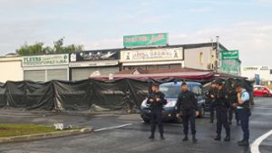 Der Tatort bei Paris kurz nach der Amokfahrt. Foto: AFP