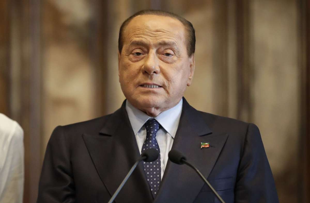 Silvio Berlusconi liegt mit Lungenentzündung im Krankenhaus. Foto: dpa/Alessandra Tarantino
