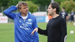Planen die neue Saison: Kickers-Sportdirektor Michael Zeyer (re.), Trainer Horst Steffen Foto: Baumann