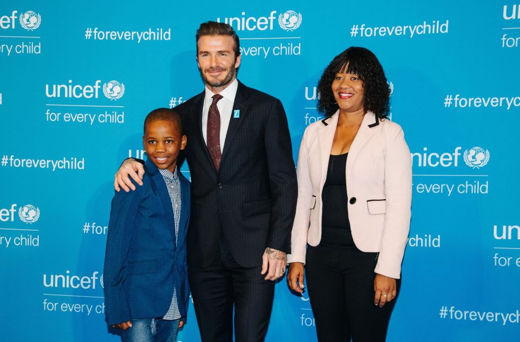 David Beckham posierte auf der Gala mit Livey Van Wyk, einer HIV-infizierten Namibianerin und ihrem Sohn, der Dank der Arbeit von Unicef HIV-negativ ist.