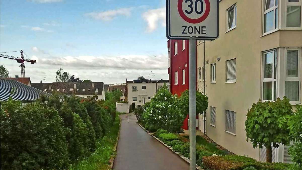 Mysteriöses Verkehrszeichen in Stuttgart-Plieningen: „War das Schild etwa übrig?“