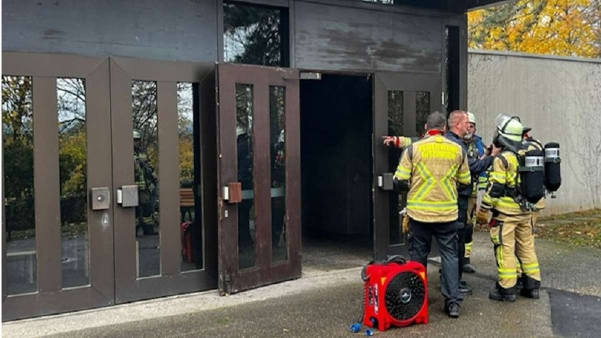 Brandstiftung auf Friedhof in Ditzingen-Hirschlanden: Feuer in Mülleimer und Waschbecken