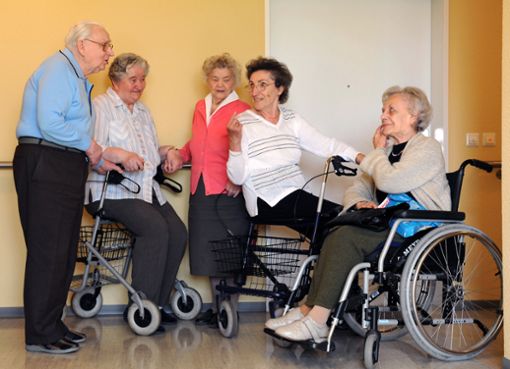 Die Stadt möchte wissen: Was benötigen die Senioren? Foto: dpa/Waltraud Grubitzsch