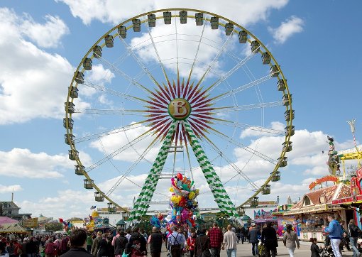 In einer Woche startet das Stuttgarter Frühlingsfest. Rund 250 Schausteller, Wirte und Marktkaufleute erwarten ab dem 16. April bis zu 1,5 Millionen Besucher auf Europas größtem Frühlingsfest, dem kleinen Wasn.  Foto: dpa