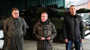 Boris  Pistorius besucht ukrainische Soldaten