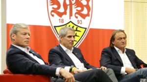 VfB-Aufsichtsrat Hartmut Jenner (links, in der Mitte Wilfried Porth, rechts Martin Schäfer) Foto: Baumann