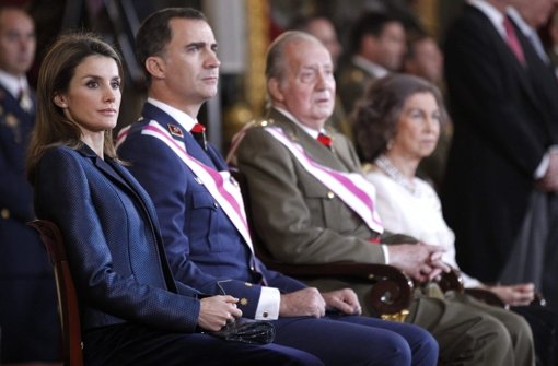 Bald König und Königin von Spanien: Kronprinz Felipe und Letizia (links) mit Juan Carlos und Sofía Foto: dpa