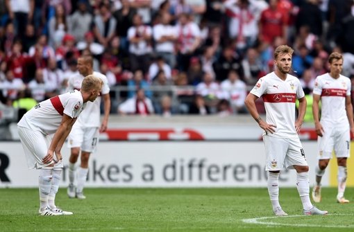 Enttäuschte Gesichter beim VfB Stuttgart nach der 1:3-Heimpleite gegen den 1. FC Köln. Foto: Bongarts