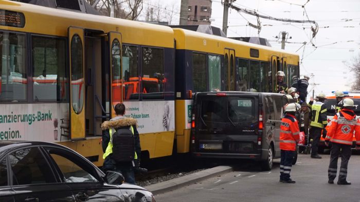 Verkehrschaos nach Stadtbahnunfall auf der Heilbronner Straße
