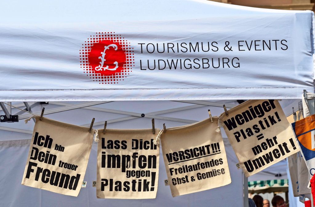 Bei einem Aktionstag wurde in Ludwigsburg jetzt für Mehrweg geworben – die Resonanz der Kunden auf dem Wochenmarkt war groß. Klicken Sie sich durch unsere Bildergalerie.