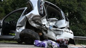 Autofahrerin stirbt bei Unfall