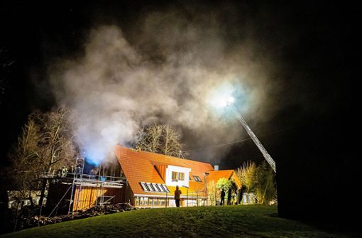 Am Brandort herrschte dichte Rauchentwicklung. Foto: KS-Images.de / Karsten Schmalz/Karsten Schmalz