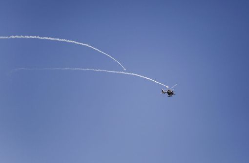Irakische Truppen haben einen Angriff auf den Flughafen der Stadt Mossul gezeigt. (Archivbild zeigt einen Hubschrauber der irakischen Armee). Foto: AP