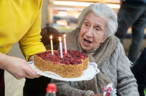Uroma Mina feiert ihren 109. Geburtstag. Foto: dpa/Marijan Murat