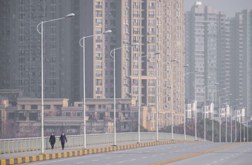 Menschenleere Straßen im chinesischen Wuhan wegen Corona: Das wäre in  Deutschland schwer möglich., aber nicht ausgeschlossen. Foto: AP/Arek Rataj