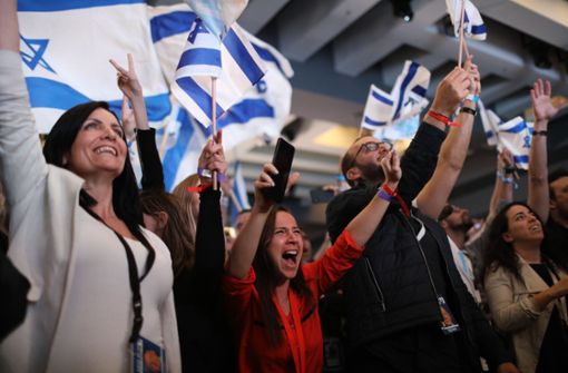 Angesichts des sich abzeichnenden knappen Ausgangs bei den Parlamentswahlen in Israel haben Ministerpräsident Benjamin Netanjahu und sein Herausforderer Benny Gantz den Wahlsieg jeweils für sich beansprucht. Foto: dpa