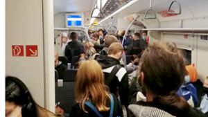 Ein überfüllter Zug am Donnerstagvormittag zwischen Hauptbahnhof und Vaihingen. Foto: Kai T.