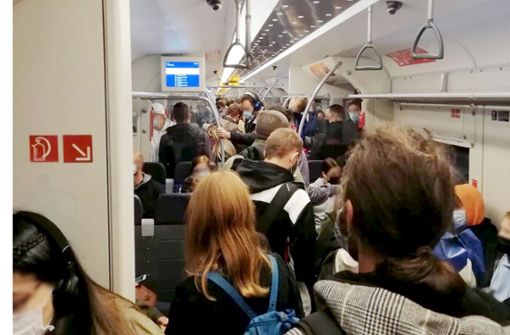 Ein überfüllter Zug am Donnerstagvormittag zwischen Hauptbahnhof und Vaihingen. Foto: Kai T.
