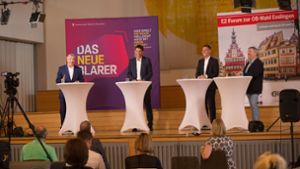 Letzte Debattenworte vor der Wahl: Die Kandidaten (von rechts) Daniel Töpfer und Matthias Klopfer mit den Moderatoren Johannes M. Fischer (links) und Adi Maier. Foto: Ines Rudel