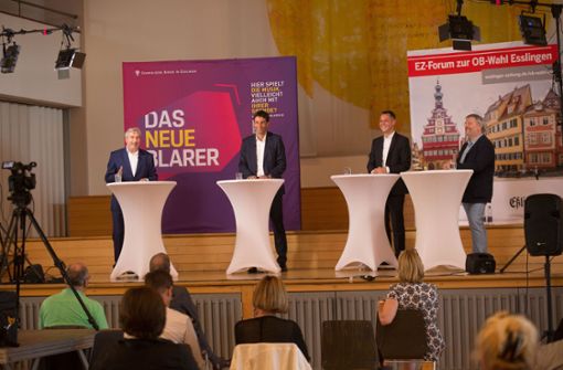 Letzte Debattenworte vor der Wahl: Die Kandidaten (von rechts) Daniel Töpfer und Matthias Klopfer mit den Moderatoren Johannes M. Fischer (links) und Adi Maier. Foto: Ines Rudel