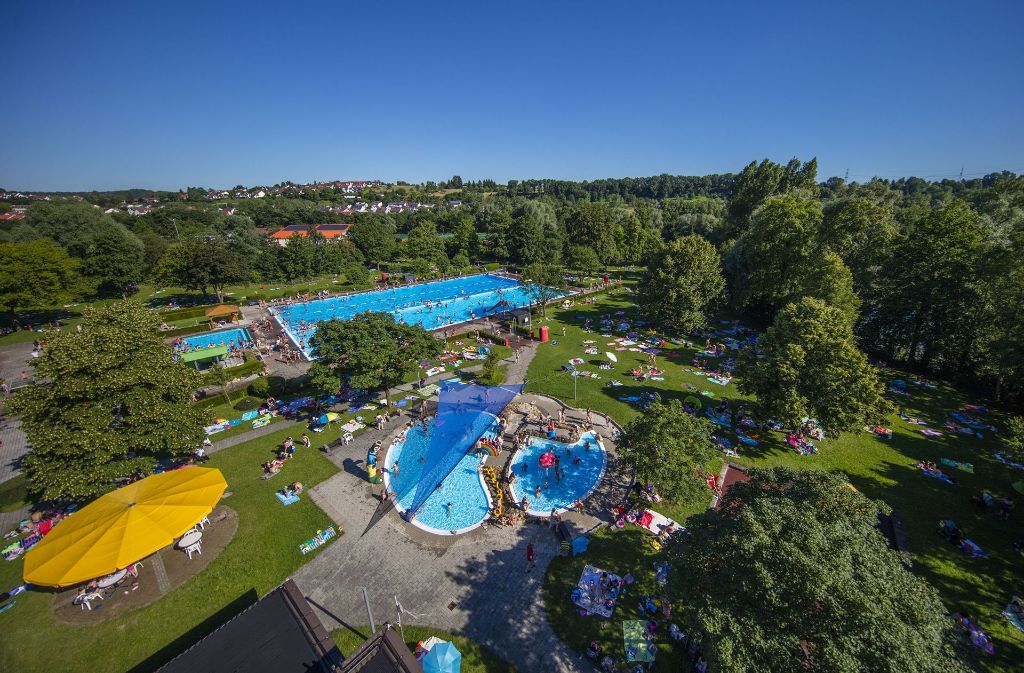 Abkühlung gefällig? Kein Problem: Das Wernauer Freibad ist eines von 14 Schwimmbädern im Landkreis Esslingen. In unserer Bilderstrecke und unserer Karte finden Sie alle Infos zu den Bademöglichkeiten.