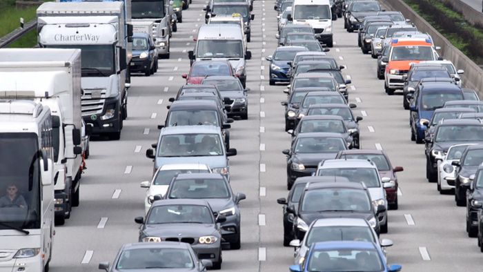 Tausende Autofahrer stecken über Nacht auf Autobahn  fest
