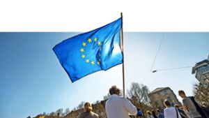 Freunde der EU im Südwesten: eine Kundgebung von Pulse of Europe auf dem Stuttgarter Schlossplatz Foto: Martin Stollberg
