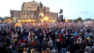 Die Angriffe ereigneten sich bei einer Pegida-Demo in Dresden. Foto: dpa