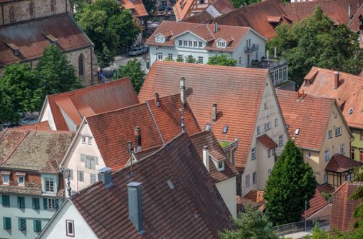 Die historischen Dächer der Esslinger Altstadt sollen nach dem Willen der Verwaltung keine Photovoltaikanlagen erhalten. Foto: Roberto Bulgrin/bulgrin
