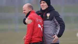 VfB-Trainer Hannes Wolf (re.) freut sich über die Rückkehr von Tobias Werner Foto: Baumann